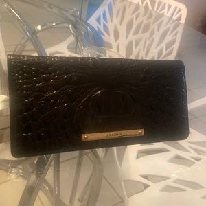 Beautiful Brahmin Wallet! Elegant and classy.